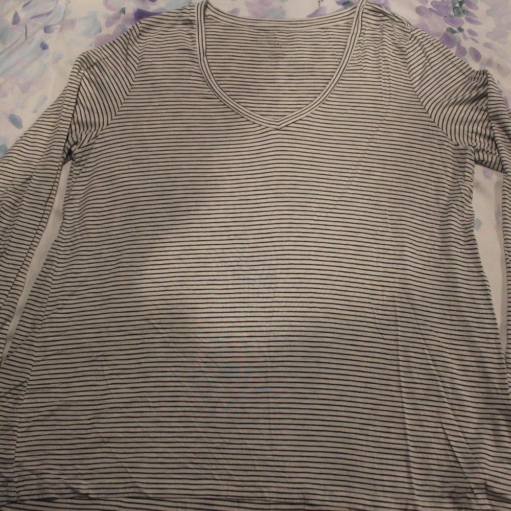 American Eagle Soft & Sexy Long Sleeve Shirt